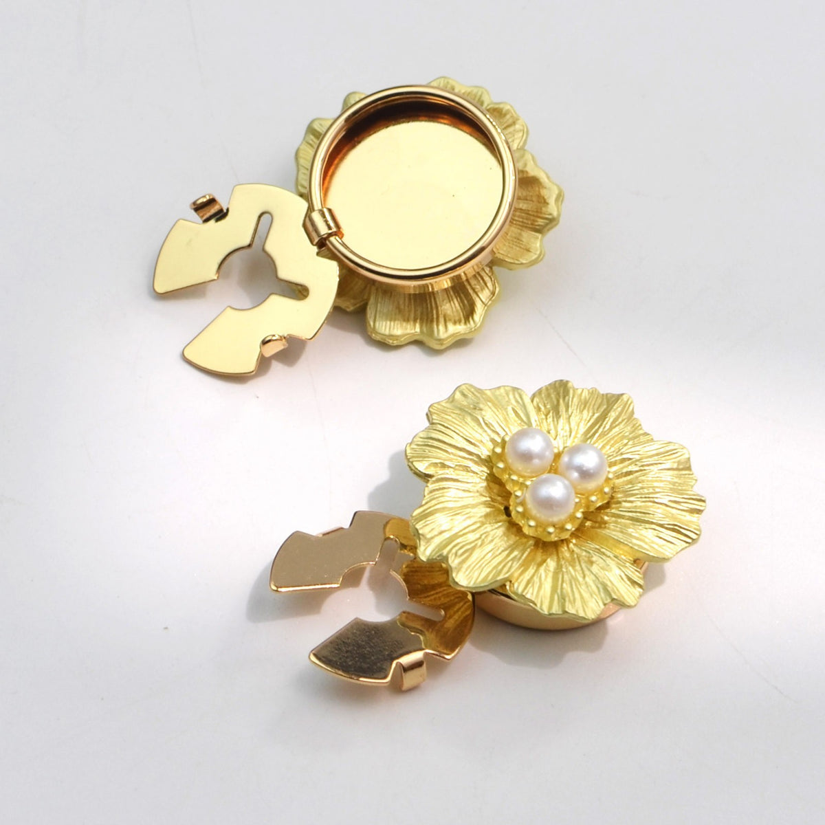 Accesoriu Decorativ Pentru Nasturi, Model Floare Cu Perle, Design Elegant Pentru Camasi Si Rochii, Metal, 2.5 x 1.7 cm, Auriu