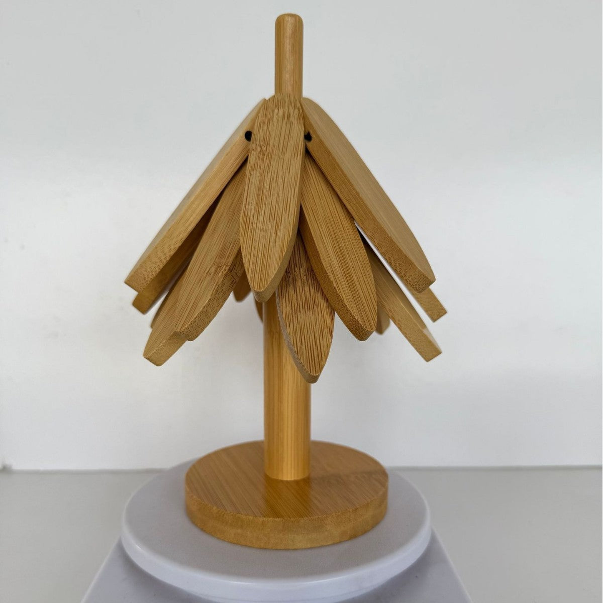Suport Termic pentru Vase Fierbinti, Protectie Masa Rezistenta la Temperaturi Inalte, Bambus Natural, Design Decorativ One Tree, 21 x 13.5 cm, Maro Nuc