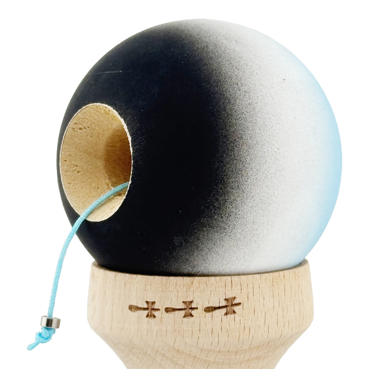 Kendama X Originala, Model V3 Albastru Deschis / Alb / Negru in Degrade, Profesionala, Cupe Mari King Size, Rubber Grip, Gaura in Baza, Rulment, Ata 62cm