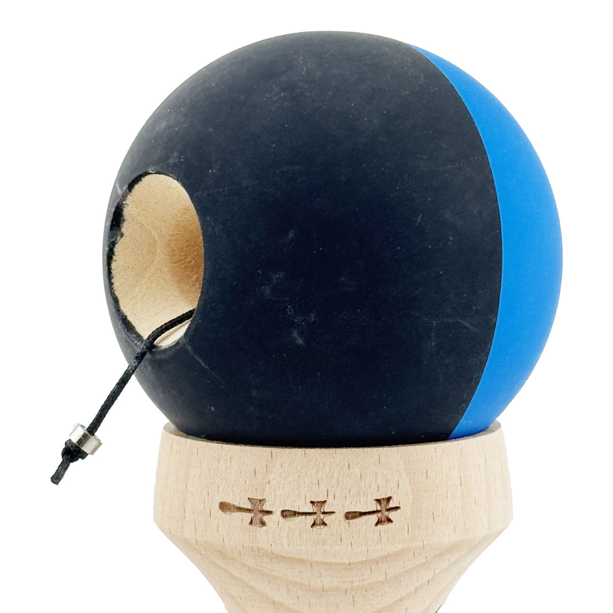 Kendama X Originala, Model V3 Albastru / Negru, Profesionala, Cupe Mari King Size, Rubber Grip, Gaura in Baza, Rulment, Ata 62cm