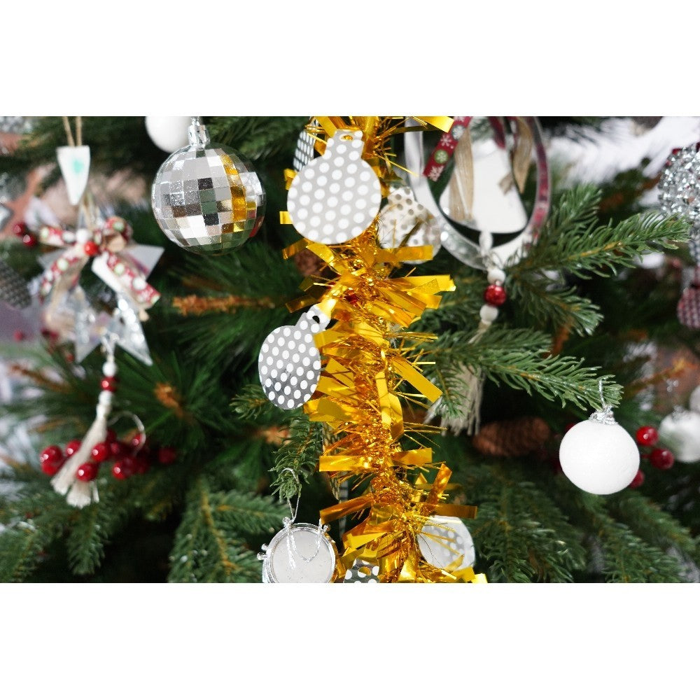 Brad Artificial de Craciun Decorat cu Conuri de Pin si Merisoare Rosii, 767 Ramuri, Suport Metalic Inclus, Inaltime 210 cm, Diametru 142 cm, Verde