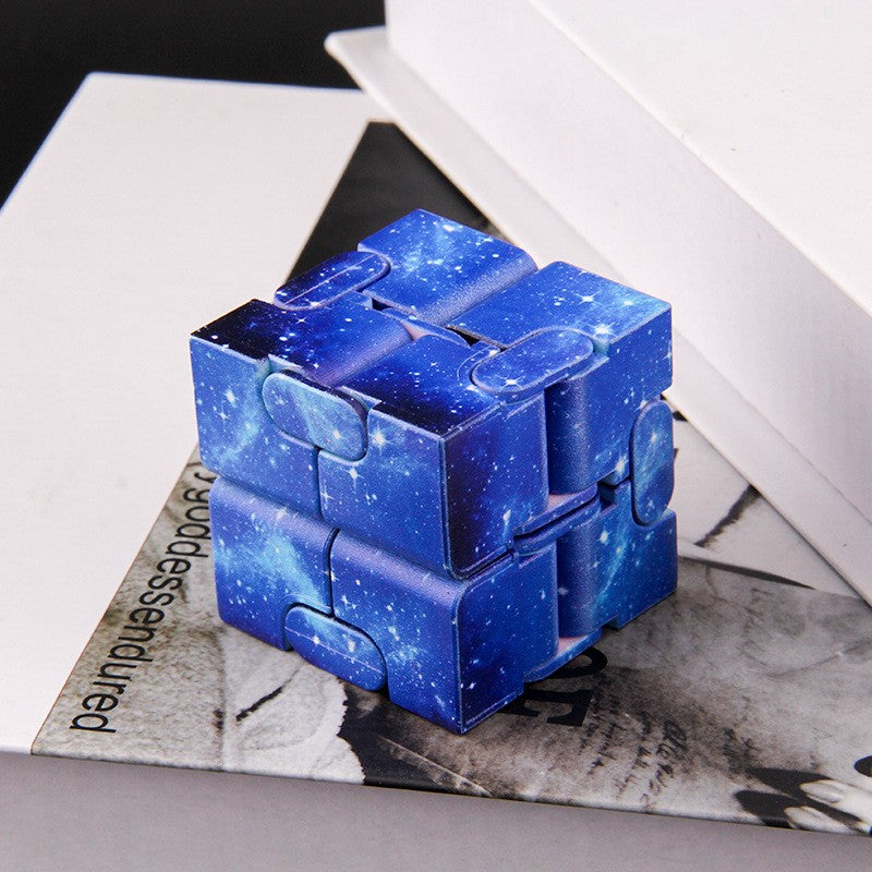 Cub Magic Antistres, Jucarie Interactiva cu Miscari Infinite, Plastic, 4x4x4cm, Albastru