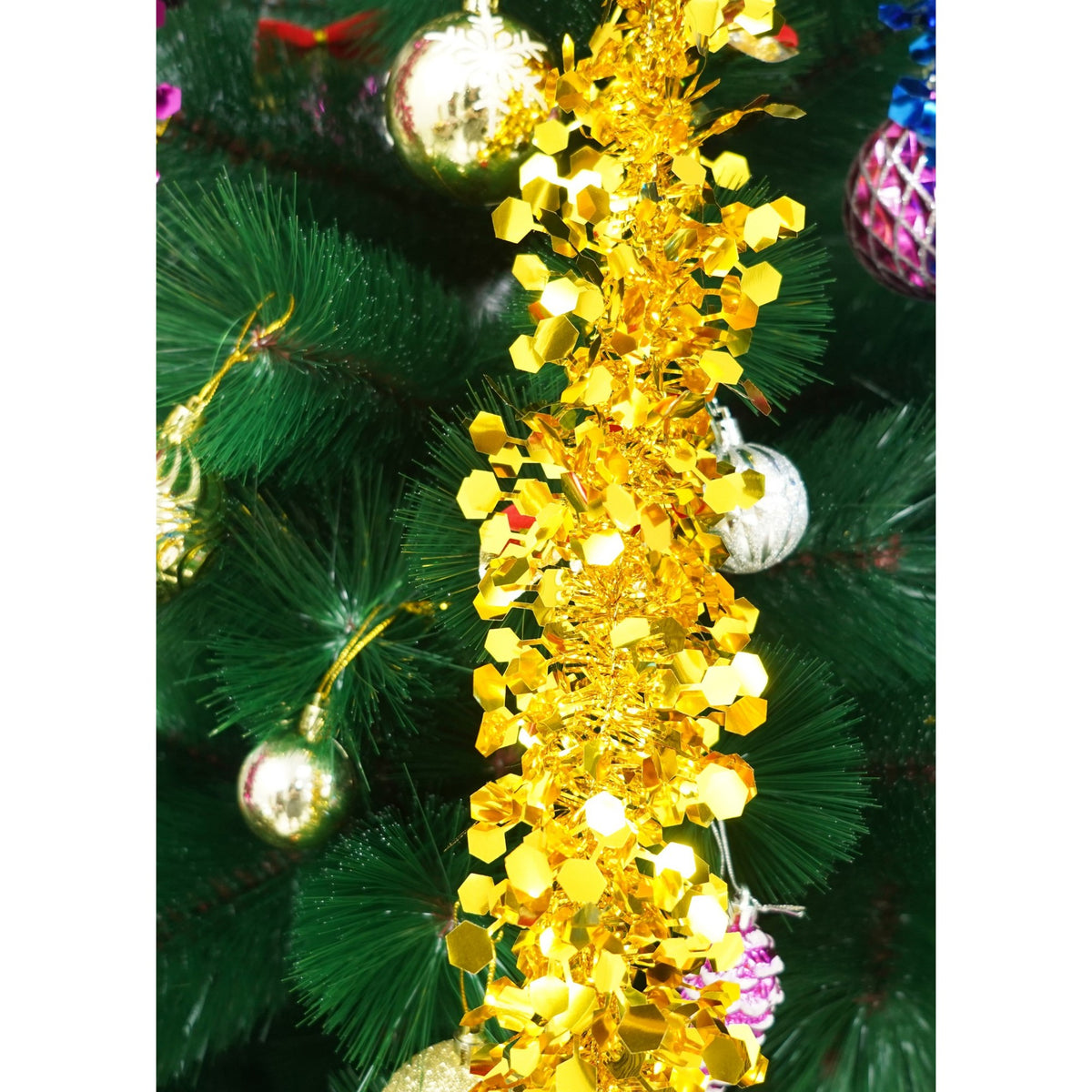 Beteala Craciun, Ghirlanda Decorativa Pufoasa, Folie PVC Rezistenta, Interior si Exterior, Galben, 2 m x 9 cm