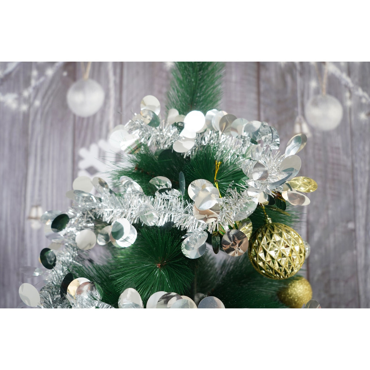 Beteala Craciun, Decoratiune Brad Pufoasa, Folie PVC Rezistenta, Interior si Exterior, Argintiu, 2 m x 11 cm