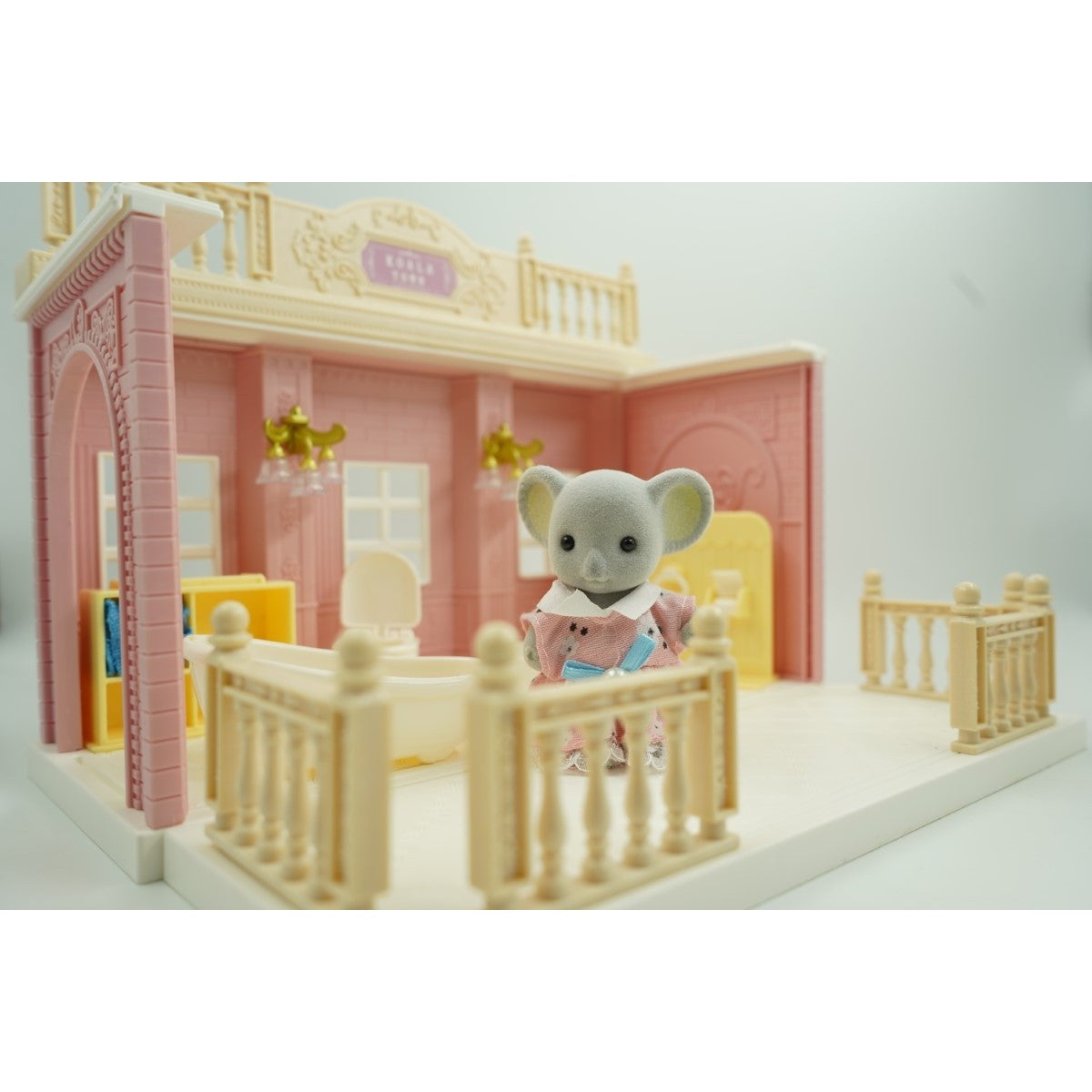 Set Mobilier Baie Pentru Papusi, Set de Constructie Educativ cu Figurina Inclusa si Accesorii, Material Plastic, Multicolor, 1 Bucata