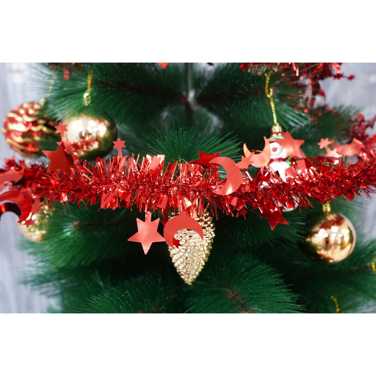 Beteala Craciun, Ghirlanda Decorativa Pufoasa, Folie PVC Rezistenta, Interior si Exterior, Rosu, 2 m x 9 cm