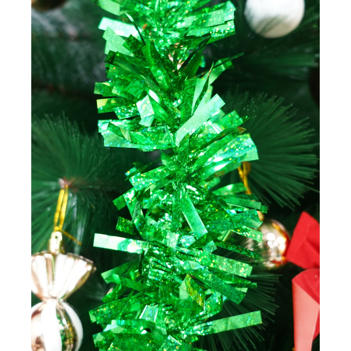 Beteala Brad Craciun, Aspect Dens Cu Sclipici, Decoratiune Interior si Exterior, Folie PVC, Verde, 2 m x 9 cm