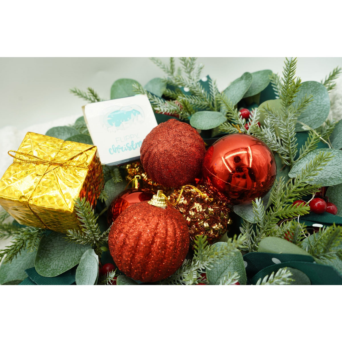 Set 20 Globuri pentru Bradul de Craciun, Ornamente Festive din Polistiren cu Finisaj Sclipitor, Rosu si Auriu, Diametru 6 cm