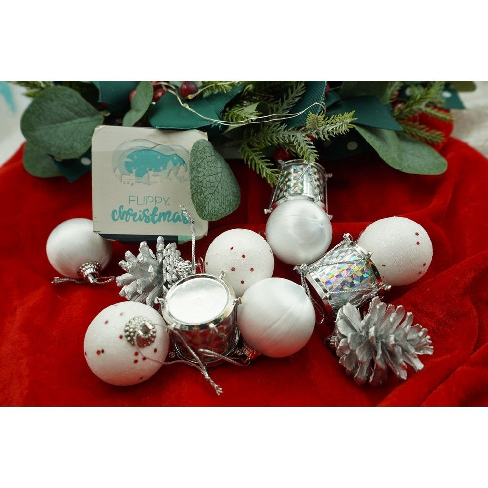 Set 12 Globuri Crăciun, Ornamente Brad cu Finisaj Sclipitor, Polistiren Rezistent, Alb și Argintiu, Cutie Depozitare 20 x 12 x 4 cm