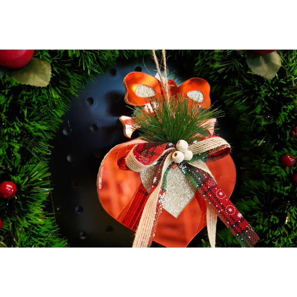 Ornament Brad Crăciun în Formă de Inimă, Finisaj Roșu Lucios, Acril Rezistent Interior și Exterior, 15 x 15 cm