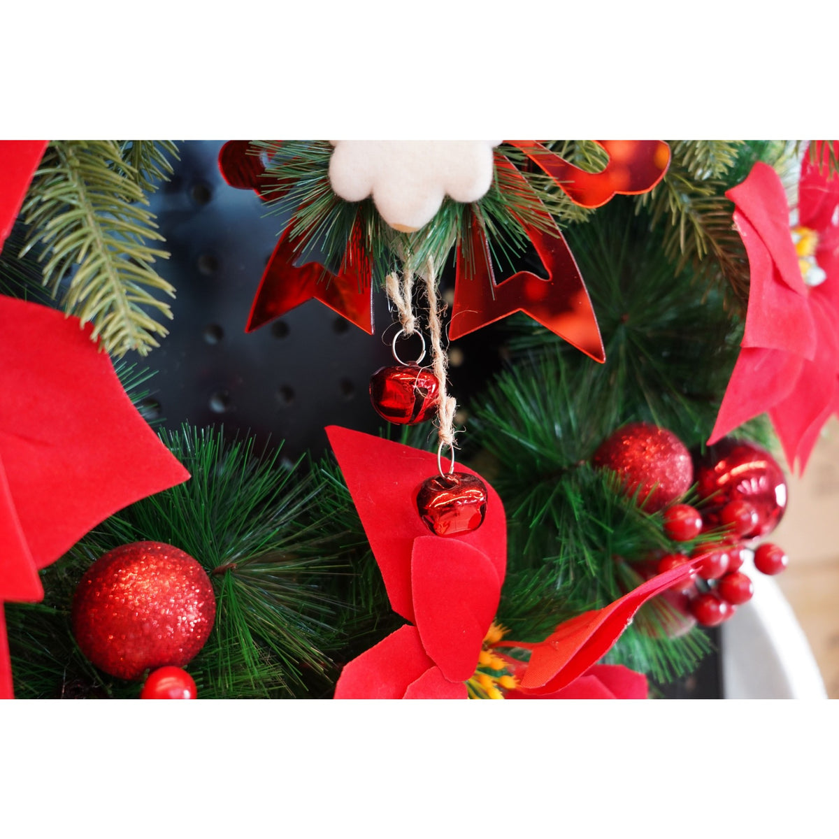 Ornament Brad Craciun, Funda cu Clopotei, Finisaj Lucios, Acril, Rosu, 15 x 20 cm