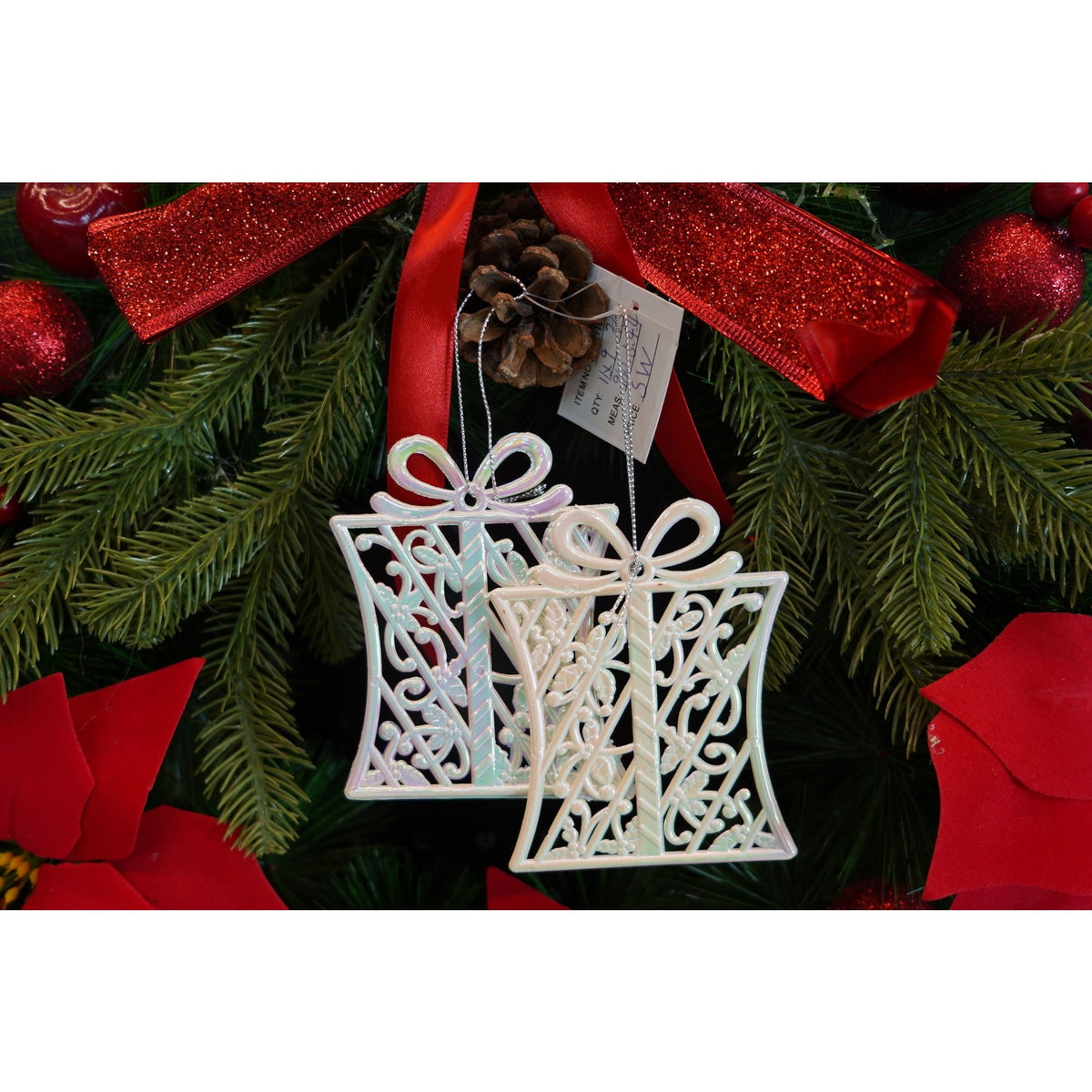 Ornament Brad Crăciun, Formă Cutie Cadou, Aspect Perlat, Plastic, 9 x 11 cm