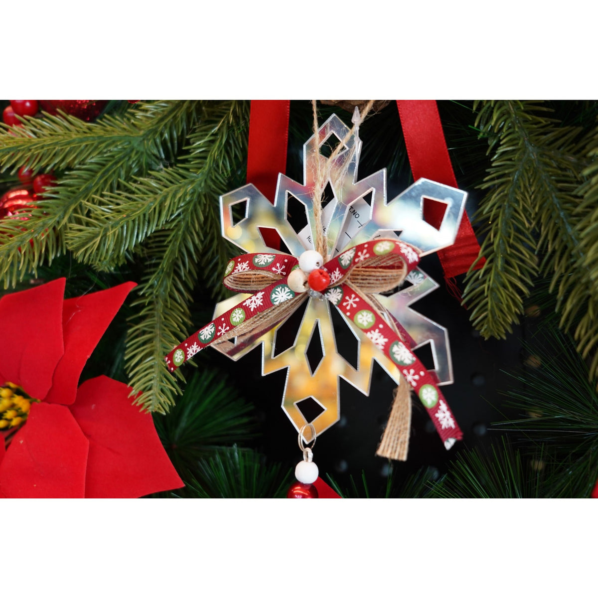 Ornament Brad Fulg de Nea, Decoratiune Craciun cu Finisaj Lucios, Acril, Argintiu, 14 x 26 cm