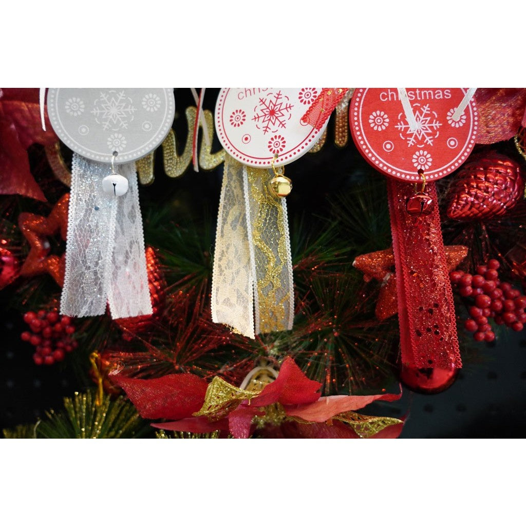 Ornament Brad Medalion Craciun, Decoratiune Suspendata cu Funda Textila si Clopotel, Lemn, Alb, 25 cm
