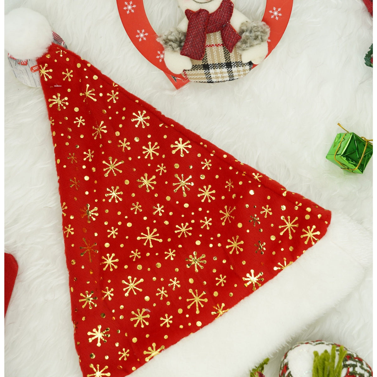 Caciula de Mos Craciun cu Ornament Auriu Fulg de Nea, Caciulita de Sarbatori, Material Textil Catifelat, Rosu, Marime Universala