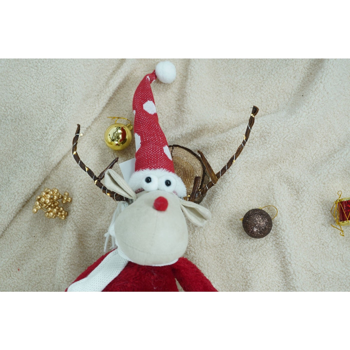Decoratiune de Craciun Ren cu Coarne Luminoase, Figurina Textila Stil Mos Craciun, Material Moale, Rosu si Alb, 55 cm
