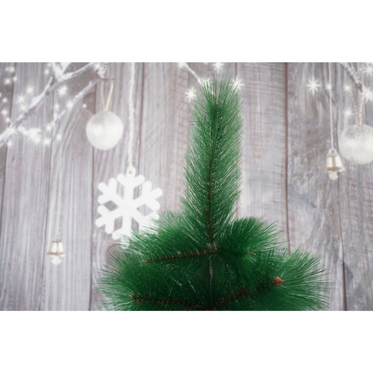 Brad Artificial De Craciun Tip Pin, Model Clasic Cu Aspect Natural, Structura Metalica Rezistenta, Interior Si Exterior, Diametru Baza 120 cm, Include Suport Metalic, Inaltime 210 cm, Verde