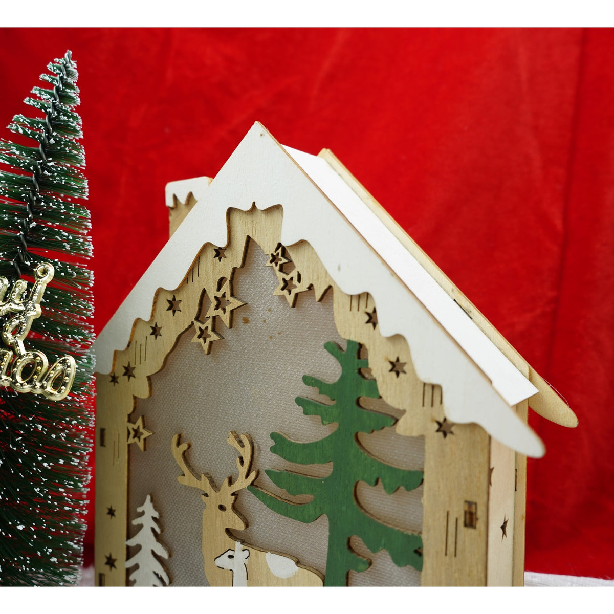 Decoratiune Craciun Casuta cu Reni, Figurina Luminoasa din Lemn, Ornament Festiv pentru Interior si Exterior, Maro, 18 x 5 x 21 cm