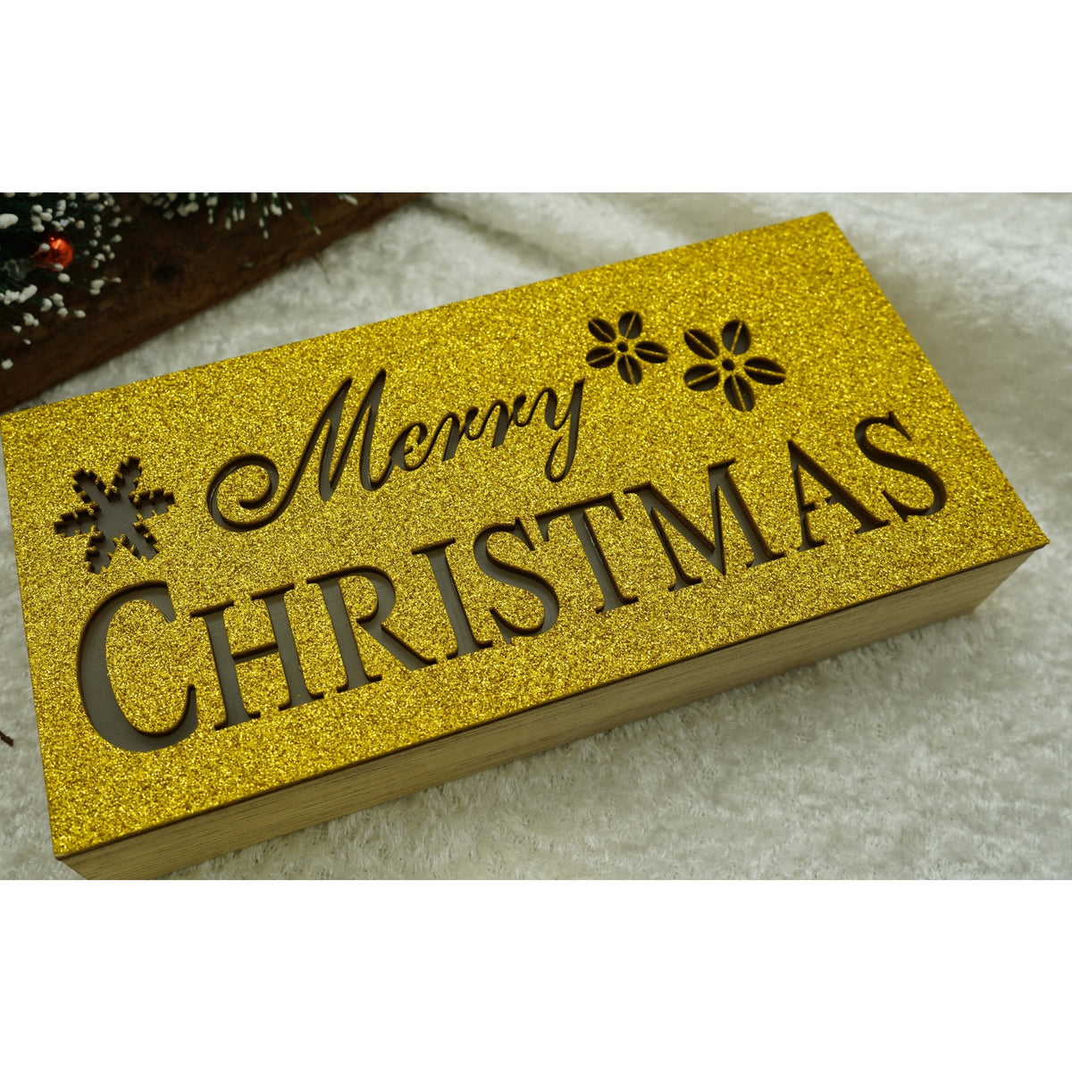 Decoratiune Luminoasa Merry Christmas, Ornament de Craciun cu Mesaj Festiv, Lemn cu LED, Galben, 19 x 9 x 4 cm