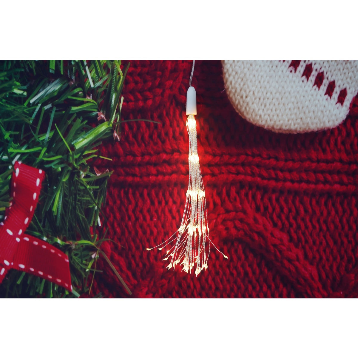 Instalatie Craciun Tip Artificii Fireworks, 200 LED-uri cu Telecomanda 8 Functii, Incarcare Solara, Fir Cupru Flexibil pentru Interior si Exterior, Alb Cald