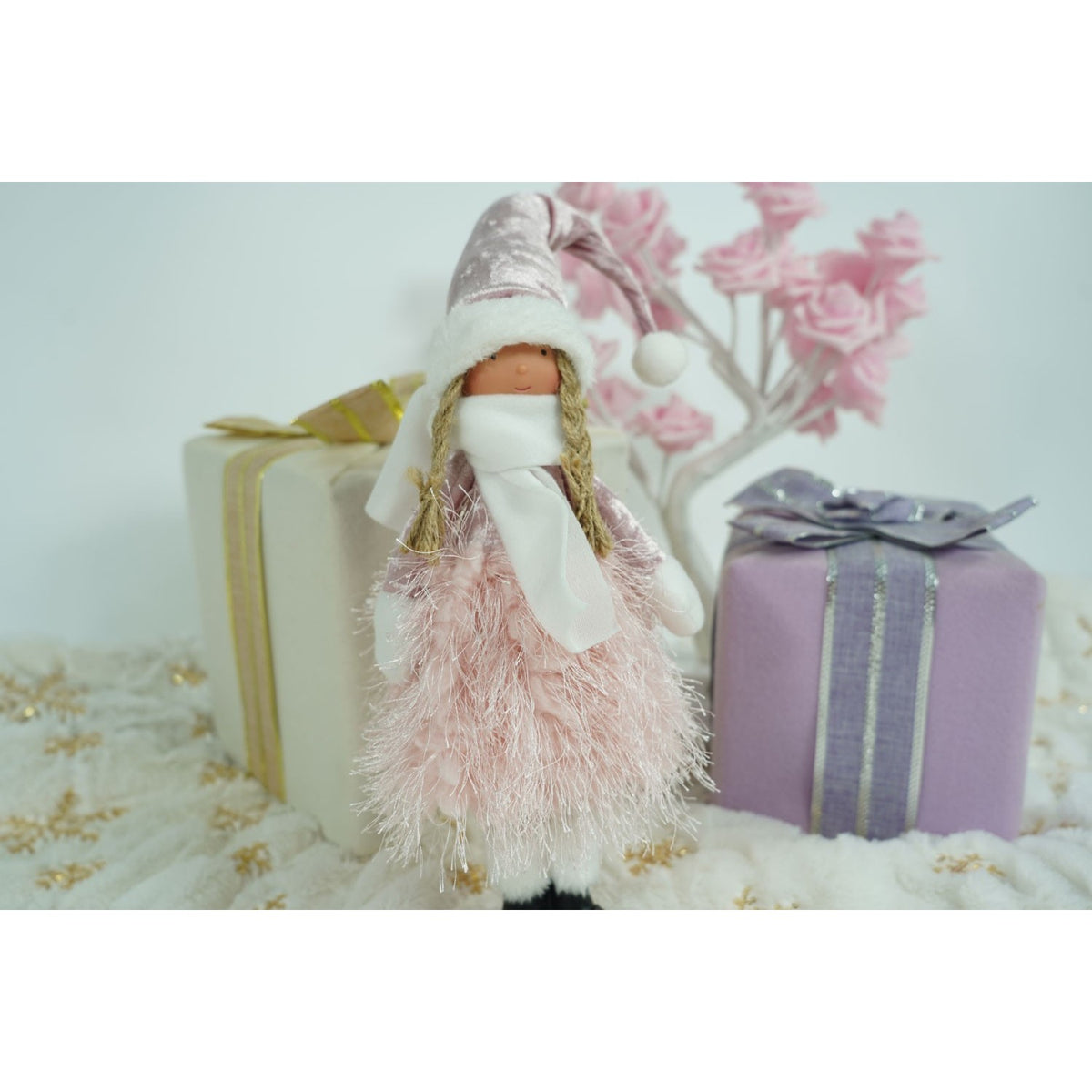Decoratiune Craciun Papusa Fetita, Figurina Festiva Stativa cu Caciula Giganta, Material Textil Moale, Roz si Alb, 44 cm