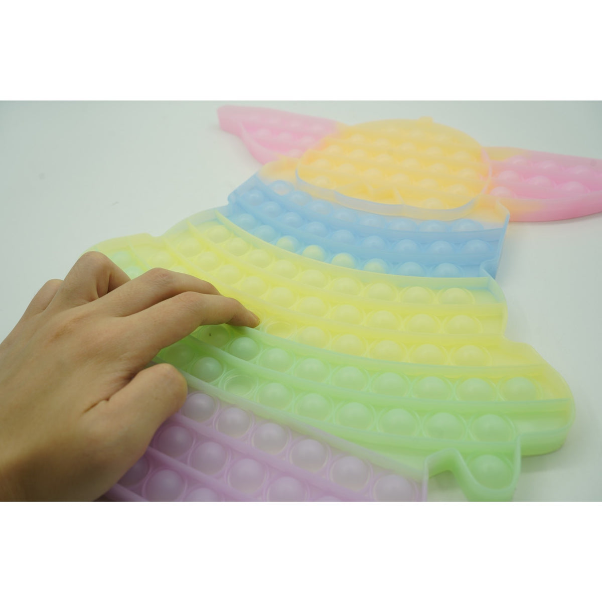 Jucarie Antistres Pop It Now and Flip It, Model Baby Yoda, Silicon Fosforescent, Multicolor, 30 cm