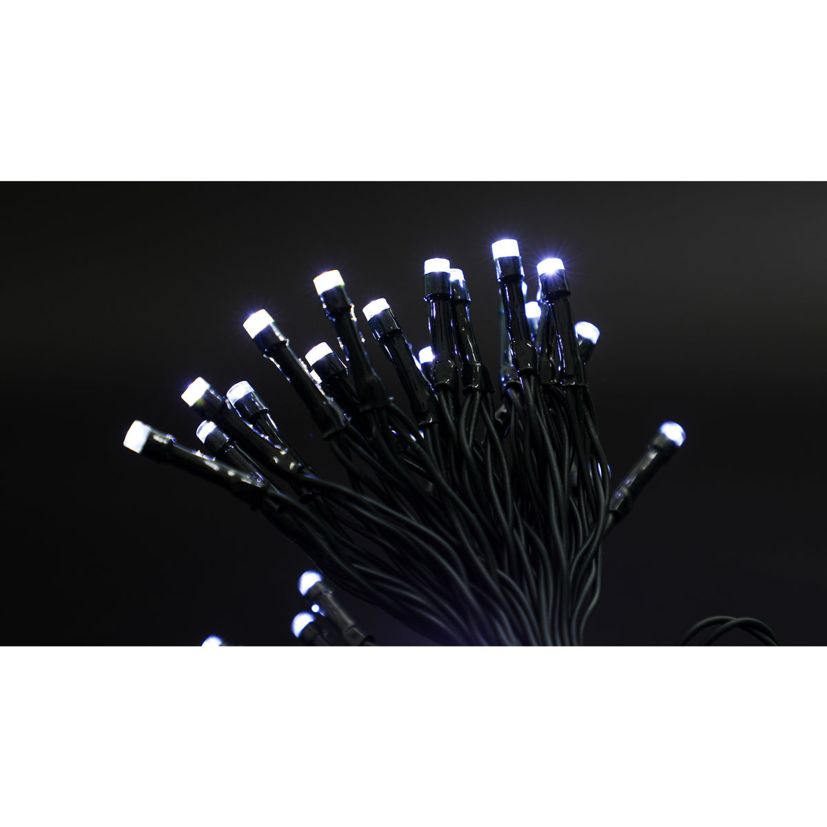 Instalatie de Craciun Tip Liniar cu Baterii, 50 LED-uri, 2 Moduri de Iluminare, Fir Verde, 5 m, Alb Rece