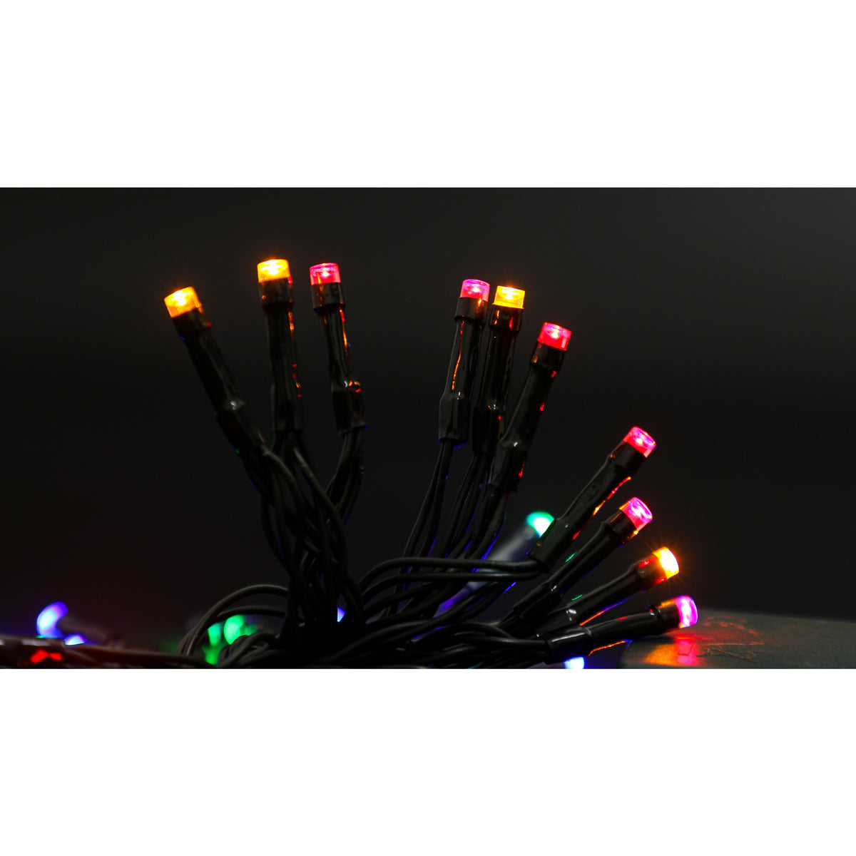 Instalatie de Craciun cu Baterii, Tip Liniar, 30 LED-uri, 2 Jocuri de Lumini cu Functie Flash, Fir Verde din Cupru, Interior, IP20, 3 m, Multicolor