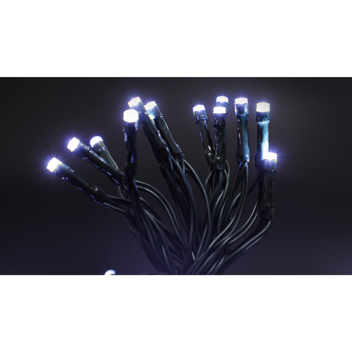 Instalatie de Craciun Tip Liniar cu Baterii, 2 Functii de Iluminare, Fir Verde, 3 m, 30 LED-uri, Alb Rece