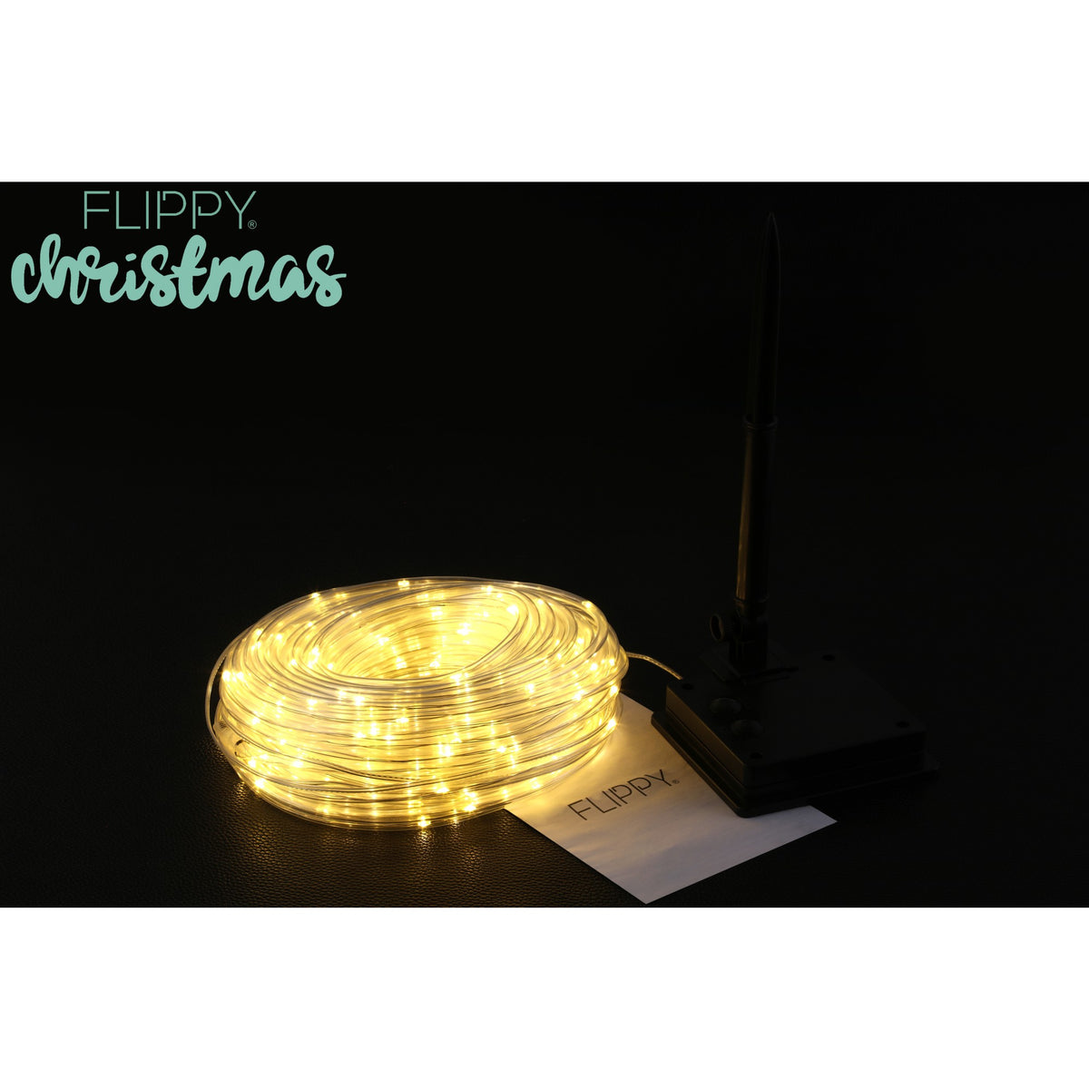 Instalatie Luminoasa de Craciun Tip Furtun, Incarcare Solara, 300 LED-uri, 8 Programe de Iluminare, Fir Cupru, Lungime 32 m, Cablu Prelungitor 2 m, Alb Cald