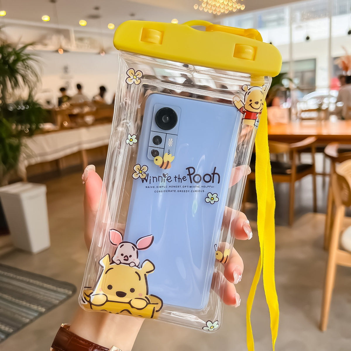 Husa Subacvatica Kids Waterproof, Protectie IPX8 Impermeabila, Snowproof, Ecran pana la 6.9 inch, cu Snur de Gat, PVC Transparent, Model Bear, Galben