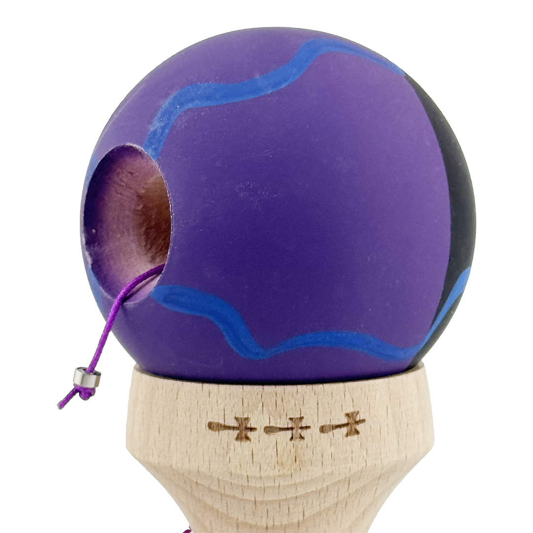 Kendama X Originala, Model V3 Special Negru / Mov / Albastru, Profesionala, Cupe Mari King Size, Rubber Grip, Gaura in Baza, Rulment, Ata 55cm