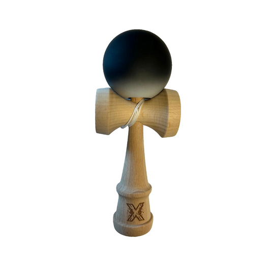 Kendama X Berbis – Jucarie Interactiva din Lemn, 18 cm, Joc de Indemanare pentru Copii si Adulti, Model Alb-Negru in Degrade