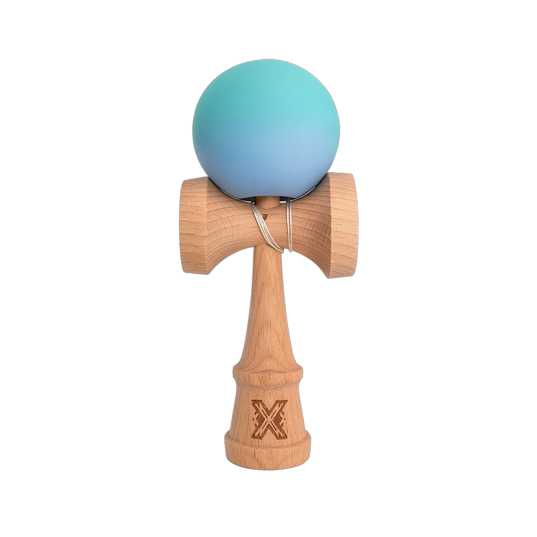 Kendama X Berbis – Jucarie Interactiva din Lemn, 18 cm, Joc de Indemanare pentru Copii si Adulti, Model Verde-Albastru in Degrade