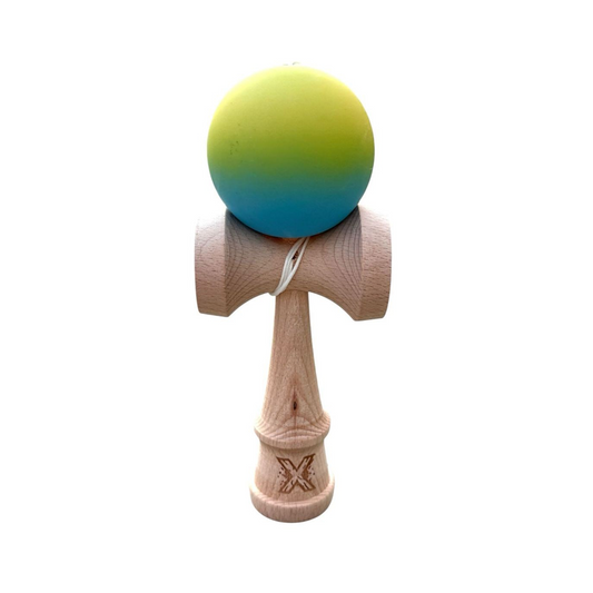Kendama X Berbis – Jucarie Interactiva din Lemn, 18 cm, Joc de Indemanare pentru Copii si Adulti, Model Galben-Albastru in Degrade