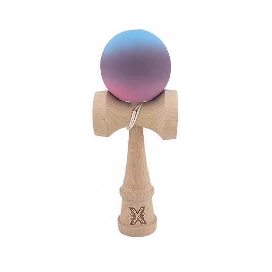 Kendama X Originala Rubber Grip Berbis - Profesionala - Jucarie Interactiva din Lemn, 18 cm, Joc de Indemanare pentru Copii si Adulti, Model Albastru Deschis-Mov-Roz in Degrade