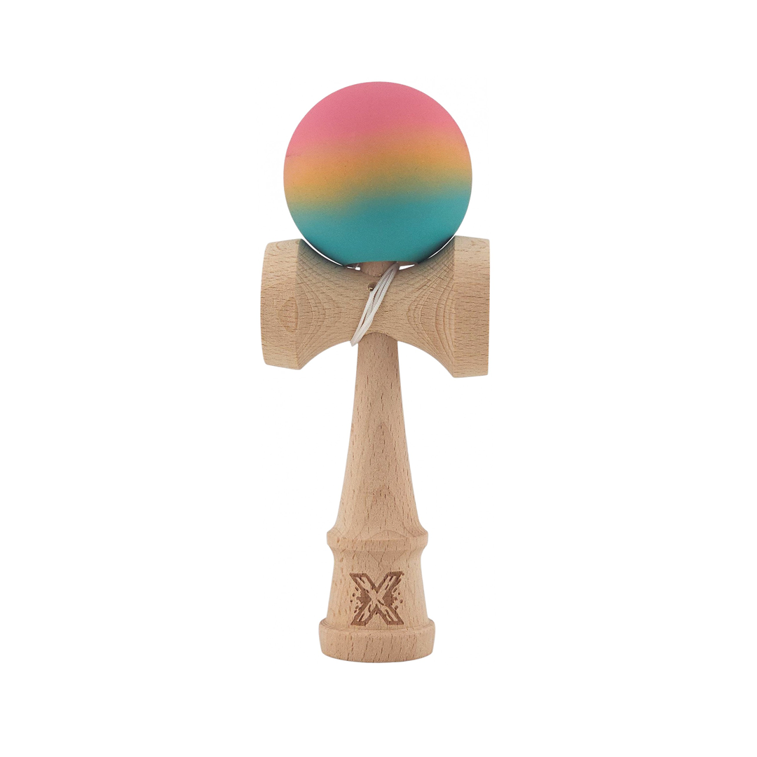 Kendama X Originala Rubber Grip Berbis - Profesionala - Jucarie Interactiva din Lemn, 18 cm, Joc de Indemanare pentru Copii si Adulti, Model Roz-Galben-Albastru in Degrade