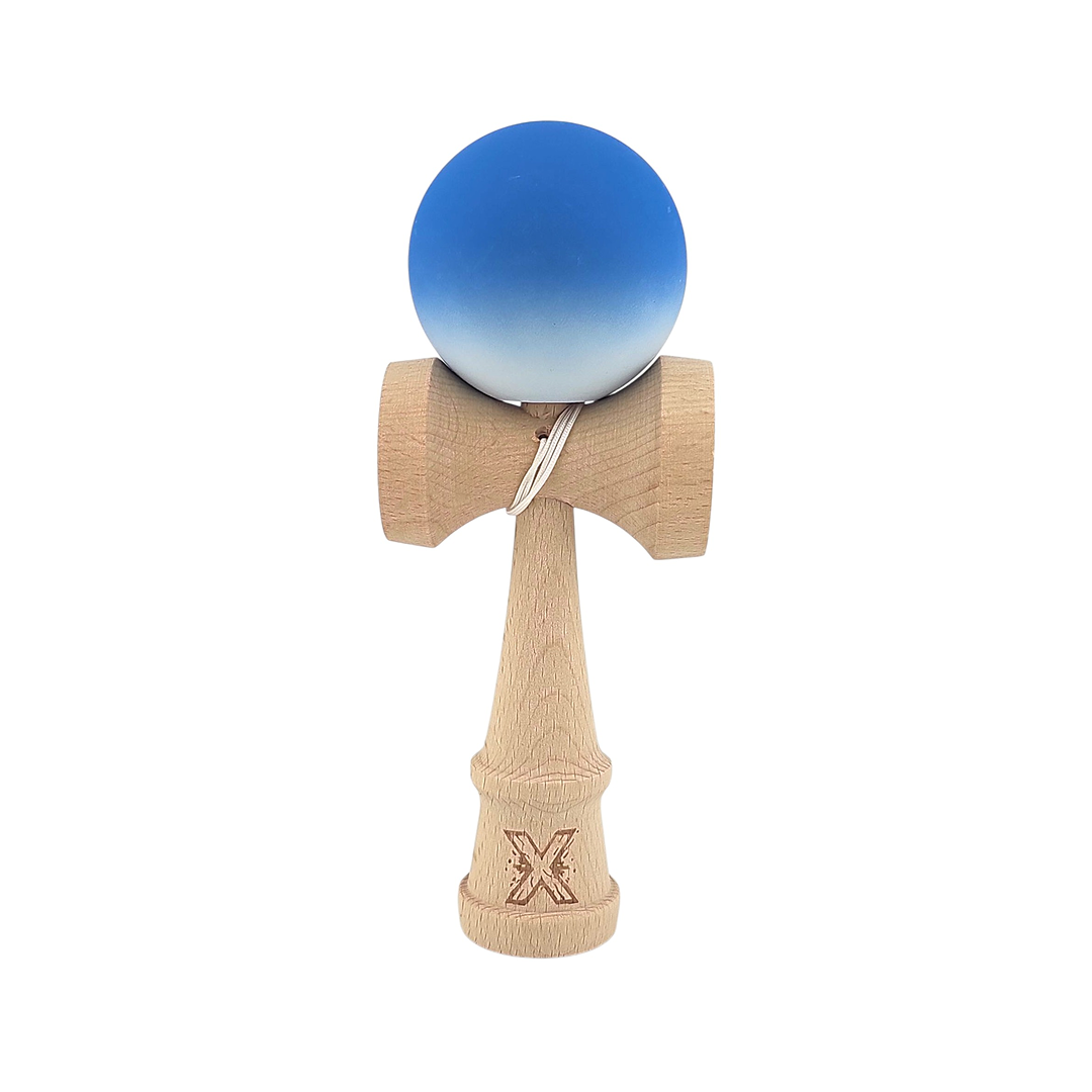 Kendama X Originala Berbis – Jucarie Interactiva din Lemn, 18 cm, Joc de Indemanare pentru Copii si Adulti, Model Albastru-Alb in Degrade