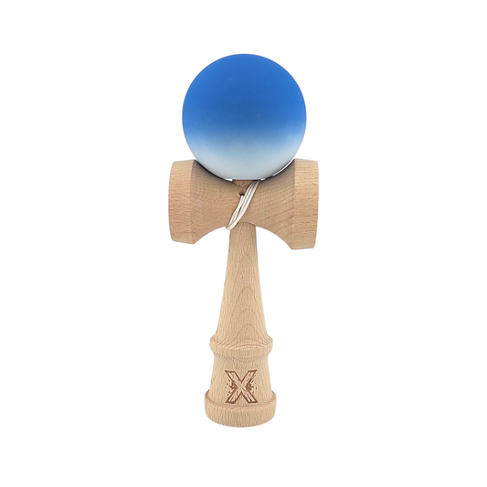 Kendama X Originala Berbis – Jucarie Interactiva din Lemn, 18 cm, Joc de Indemanare pentru Copii si Adulti, Model Albastru-Alb in Degrade