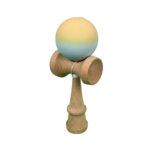 Kendama X Berbis – Jucarie Interactiva din Lemn, 18 cm, Joc de Indemanare pentru Copii si Adulti, Model Galben-Albastru Deschis in Degrade