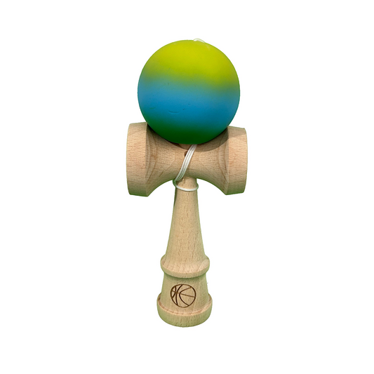 Kendama X Berbis – Jucarie Interactiva din Lemn, 18 cm, Joc de Indemanare pentru Copii si Adulti, Model Galben-Albastru-Verde in Degrade