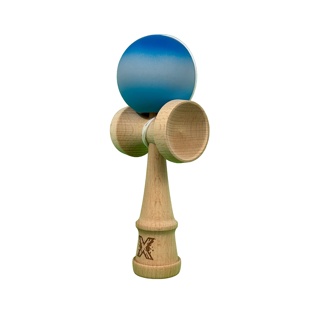 Kendama X Berbis – Jucarie Interactiva din Lemn, 18 cm, Joc de Indemanare pentru Copii si Adulti, Model Nuante Albastre in Degrade