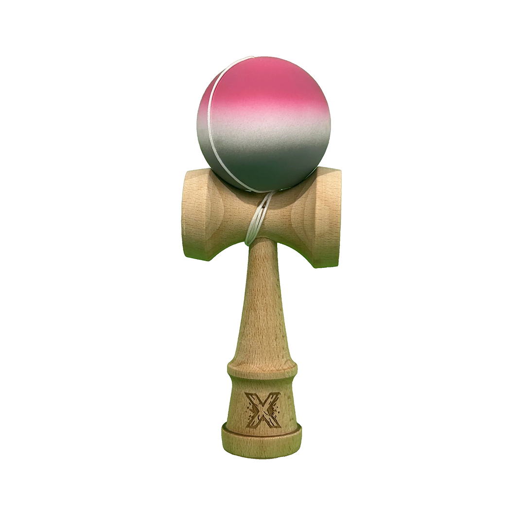 Kendama X Berbis – Jucarie Interactiva din Lemn, 18 cm, Joc de Indemanare pentru Copii si Adulti, Model Roz-Alb-Gri in Degrade