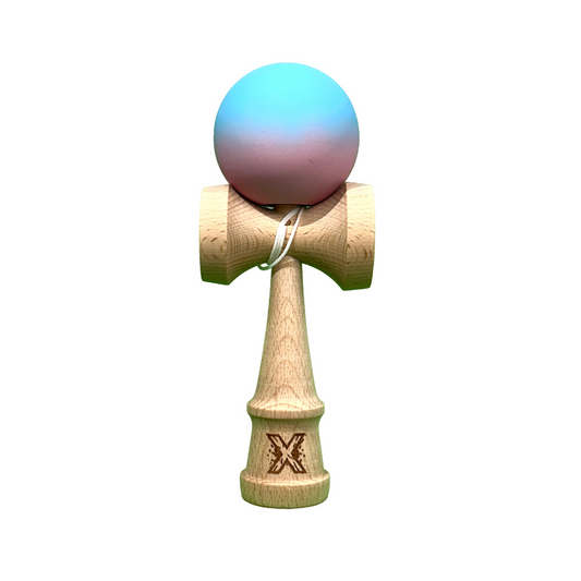 Kendama X Berbis – Jucarie Interactiva din Lemn, 18 cm, Joc de Indemanare pentru Copii si Adulti, Model Albastru-Roz in Degrade