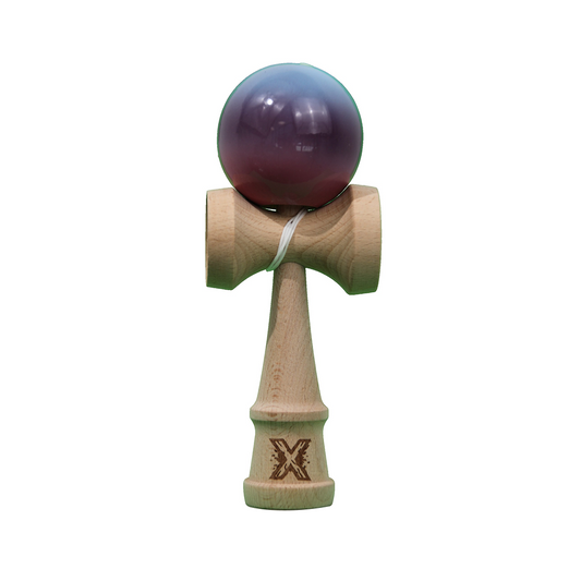 Kendama X Originala Berbis – Jucarie Interactiva din Lemn, 18 cm, Joc de Indemanare pentru Copii si Adulti, Model Albastru Deschis-Mov-Roz in Degrade