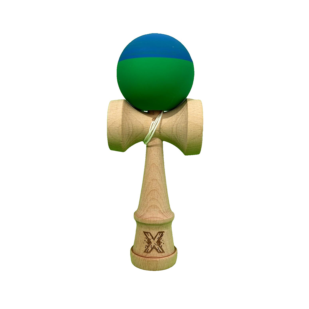 Kendama X Originala Berbis – Jucarie Interactiva profesionala din Lemn, 18 cm, Joc de Indemanare pentru Copii si Adulti, Model Bicolor Albastru-Verde