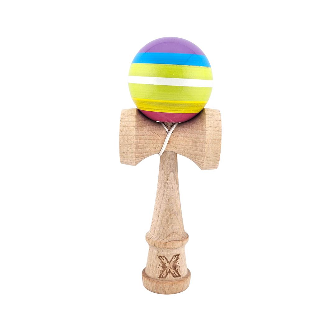 Kendama X Originala Super Sticky Berbis – Jucarie Interactiva din Lemn, 18 cm, Joc de Indemanare pentru Copii si Adulti, Multicolor in Linii
