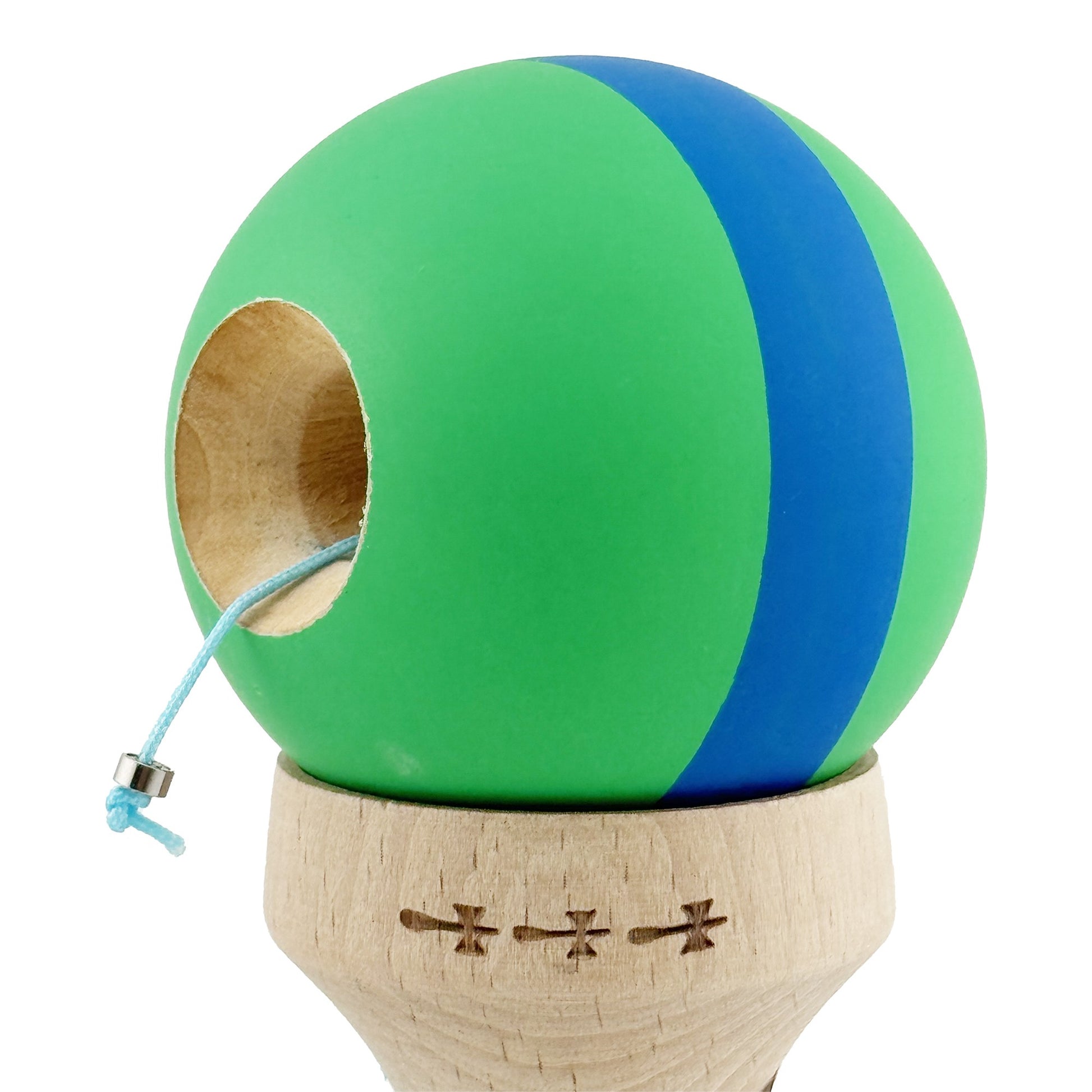 Kendama X Originala, Model V3 Verde / Albastru / Verde, Profesionala, Cupe Mari King Size, Rubber Grip, Gaura in Baza, Rulment, Ata 62cm