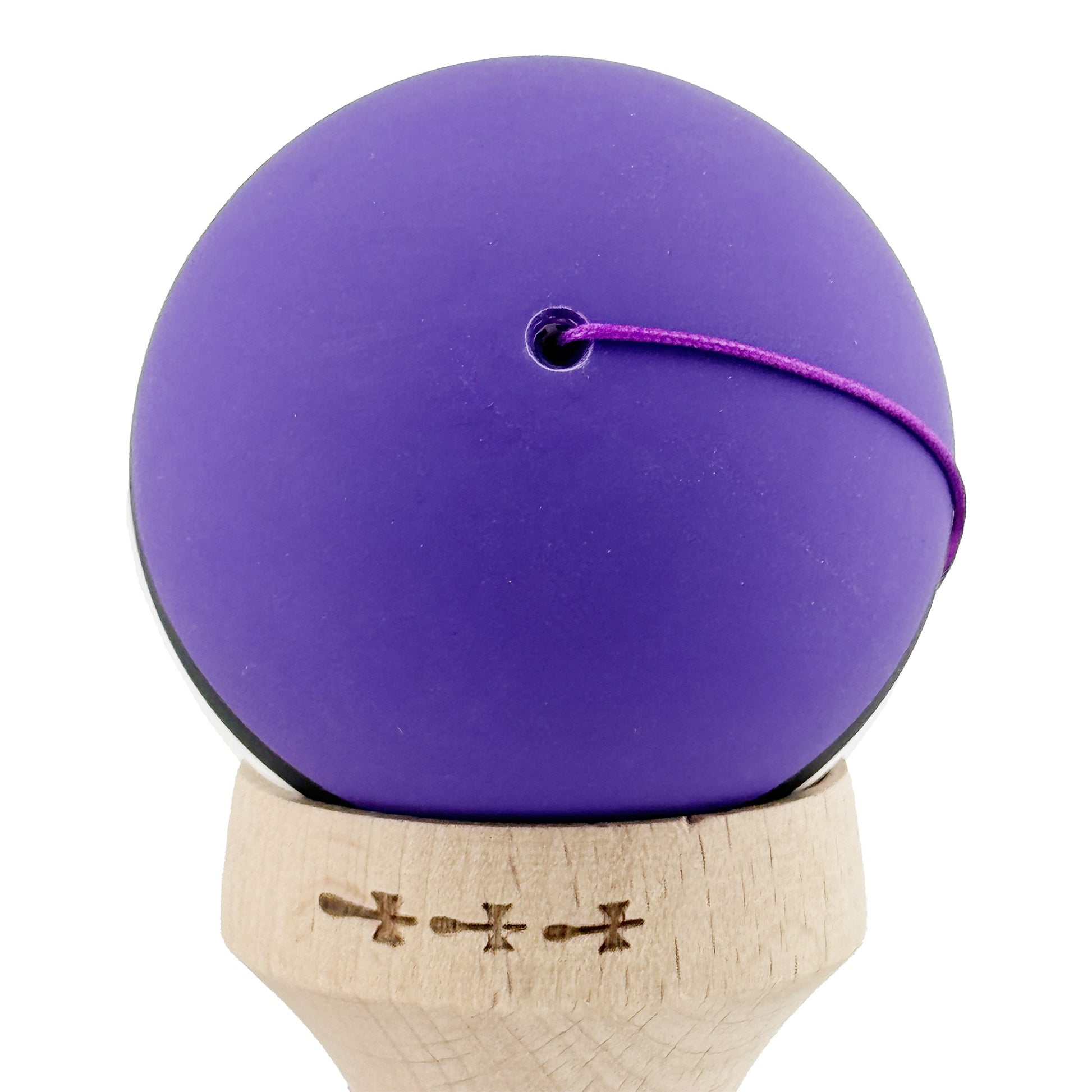 Kendama X Originala, Model V3 Violet / Negru / Alb, Profesionala, Cupe Mari King Size, Rubber Grip, Gaura in Baza, Rulment, Ata 62cm