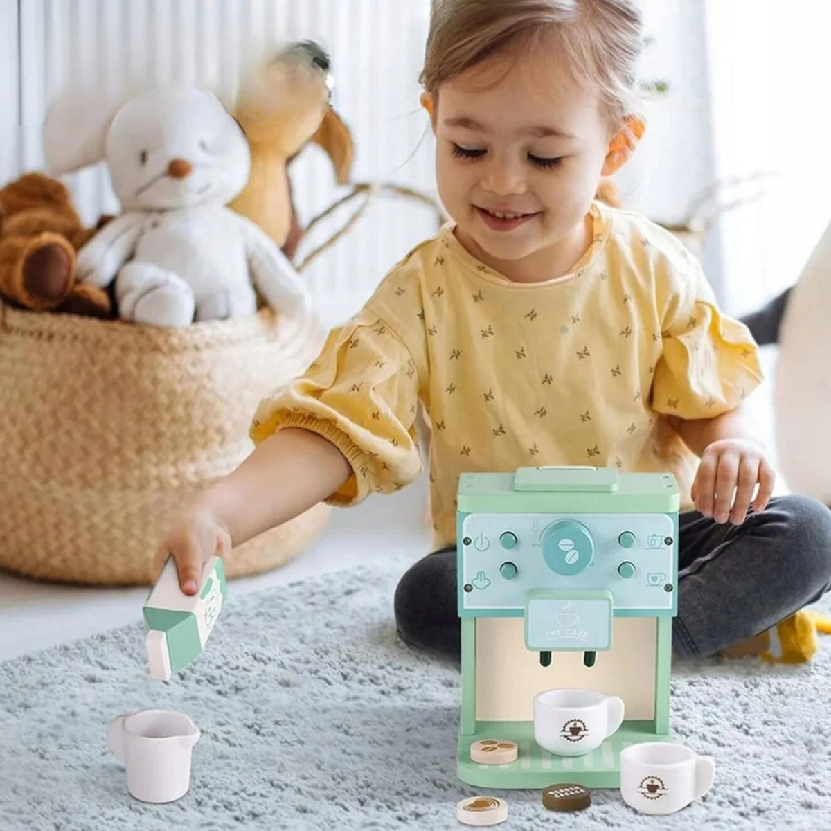 Jucarie Educativa Montessori Aparat de Cafea Interactiv, Set Micul Barista cu Capsule si Accesorii, Lemn si MDF, Multicolor, 9 Piese